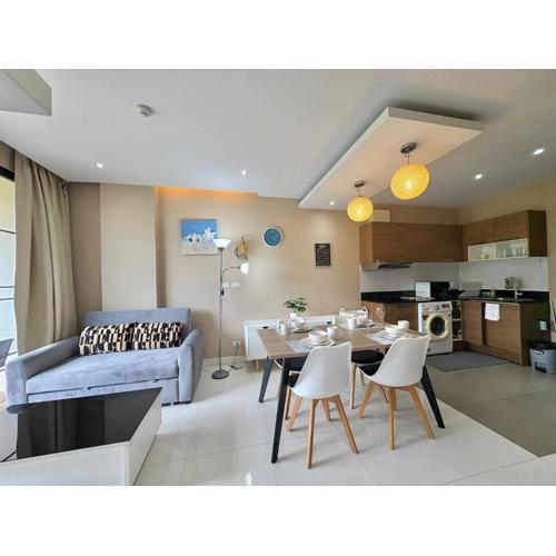 Cozy 2 bedrooms walk to beach