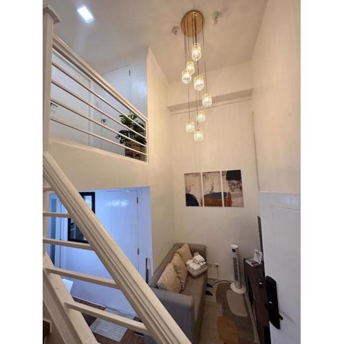 Cozy 2 BR 2 Bath Condo with Netflix and Karaoke near MRT EDSA
