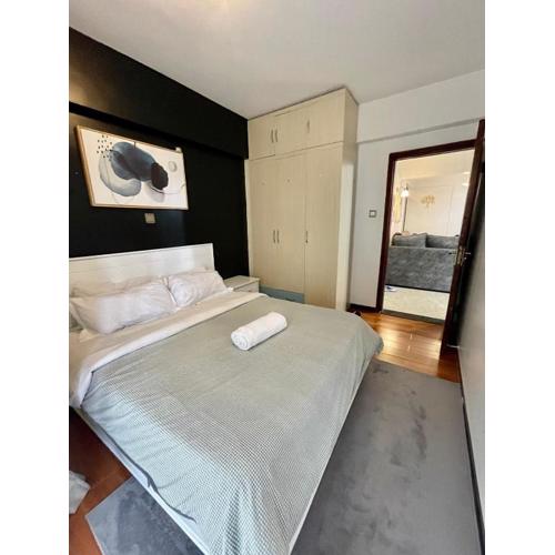 Cozy, 2 br Apartment on 14th Floor!