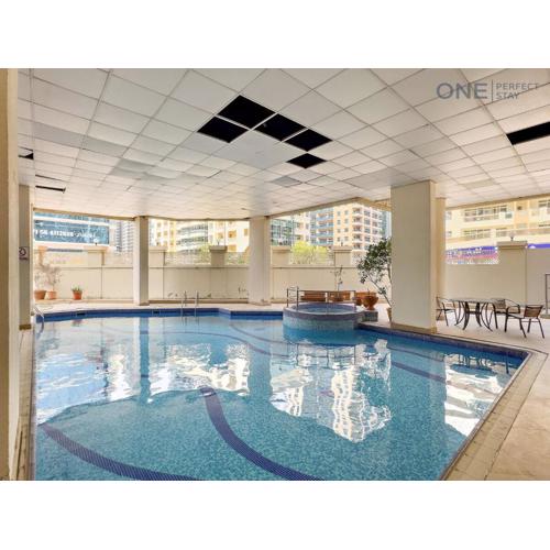 Cozy 2BR Apartment in Marina With Pool & Gym