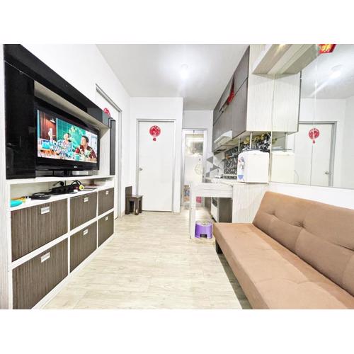 Cozy 2BR Apt with direct access to Baywalk Mall at Apt Green Bay Pluit Tower H