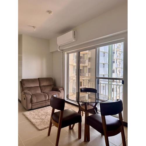 Cozy 2Br Condo Unit with Balcony Views