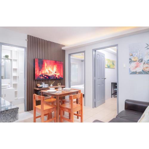 Cozy 2BR Downtown Condo