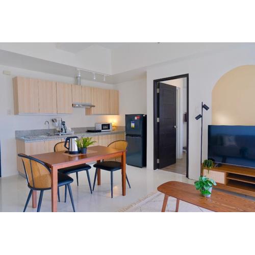 Cozy 2BR with a SunKissed Balcony