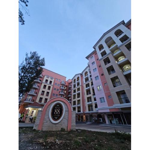 Cozy 2BR with Balcony in Mines View Park by Peniel's Getaway