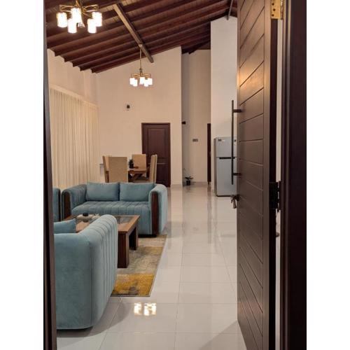 Cozy Airport Transit Villa