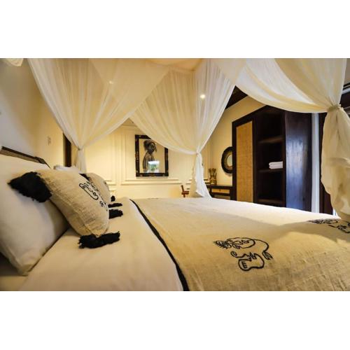 Cozy and Authentic 1-BDR with Balinese Temples