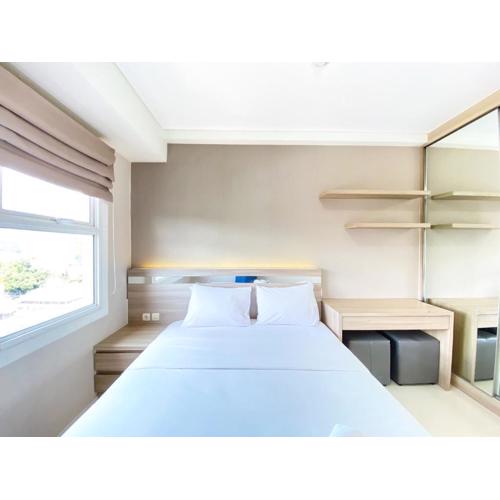Cozy and Clean 1BR Apartment at Parahyangan Residence By Travelio