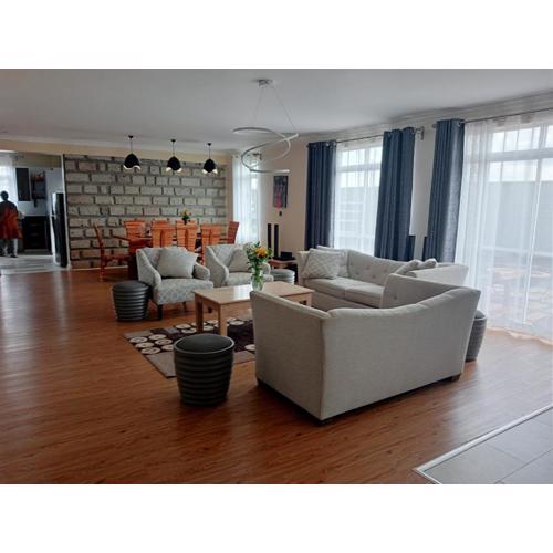 Cozy and Comfi Family Stay with Unique Private Room