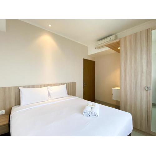 Cozy and Minimalist 2BR at 8th Floor The Oasis Cikarang Apartment By Travelio