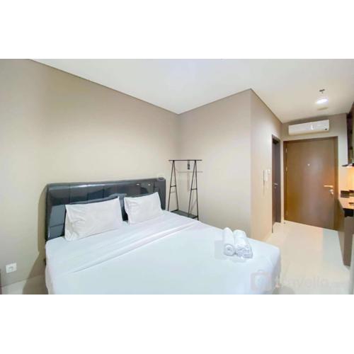 Cozy and Minimalist Studio Room Ciputra International Apartment By Travelio