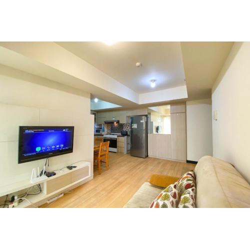 Cozy and Modern Look 2BR The Wave Kuningan Apartment By Travelio