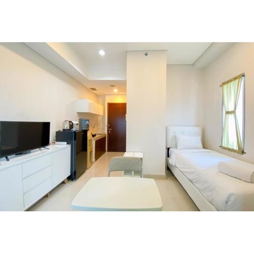 Cozy and Modern Look Studio Apartment Capitol Park Residence By Travelio