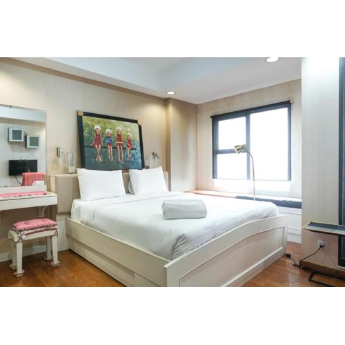 Cozy and Modern Studio Apartment at Belmont Residence Puri By Travelio