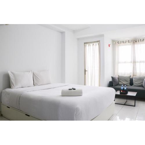 Cozy and Nice Studio Apartment at Mekarwangi Square Cibaduyut By Travelio