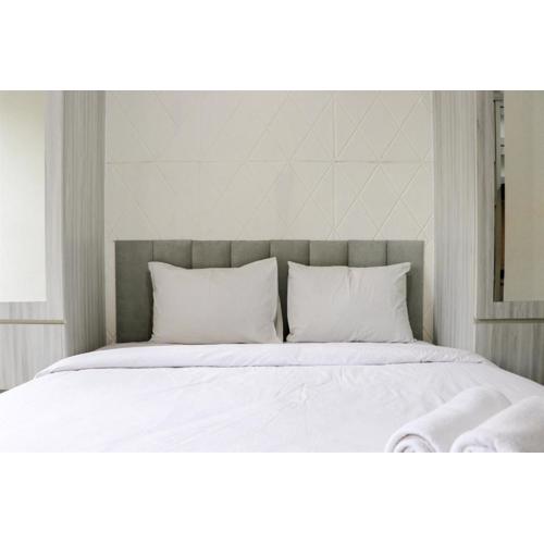 Cozy and Relaxing Studio at Transpark Cibubur Apartment By Travelio