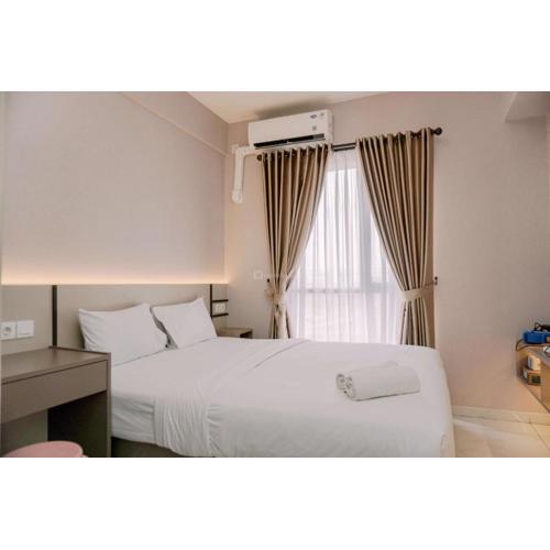 Cozy and Restful Studio Sky House Alam Sutera Apartment By Travelio