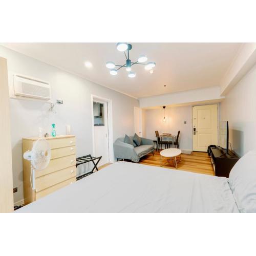 Cozy and Spacious Studio at SOMA BGC Near SM Aura and Bonifacio High Street