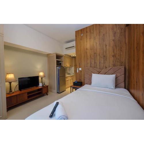 Cozy and Strategic Studio at Springlake Summarecon Apartment By Travelio