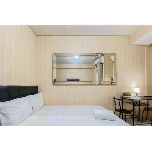 Cozy and Strategic Studio at Transpark Cibubur Apartment By Travelio