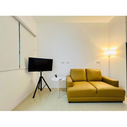 Cozy Apt walk to IT Park - fast wifi & pool access