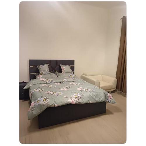 Cozy Beautiful Single Room with Balcony and Attached Washroom