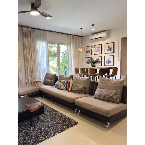 Cozy Botanical Garden House