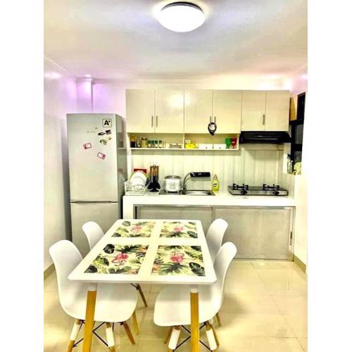 Cozy Central - Near arca south signal taguig