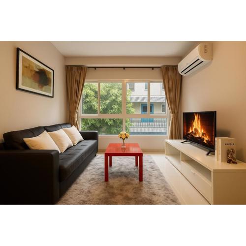 Cozy City Retreat in Ekkamai