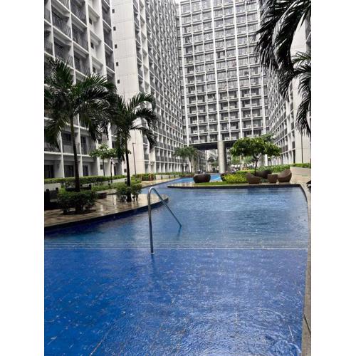 Cozy Condo Near MOA & Airport