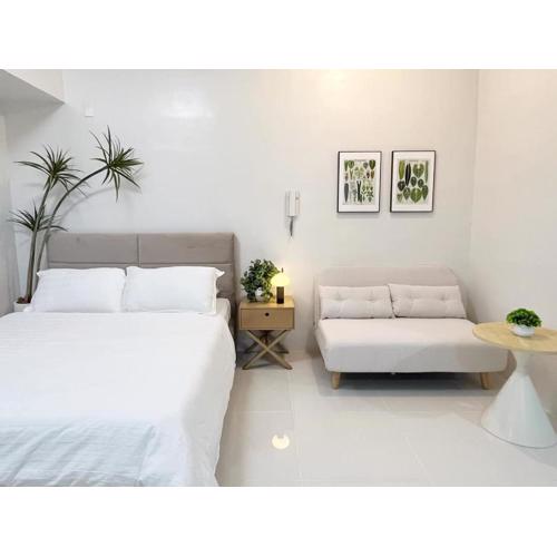 Cozy Condo with Pool & Gym Near Ayala Center