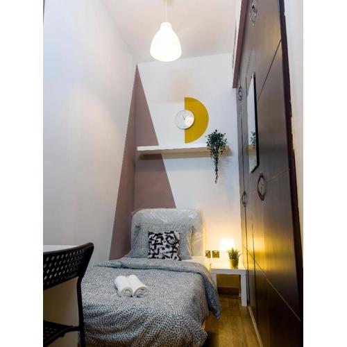 Cozy Corner Partition Room Near Burjuman Metro
