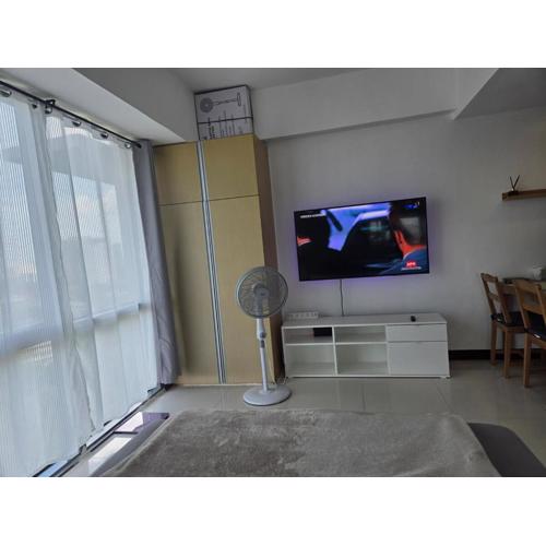 Cozy Corner Studio in McKinley Walk to Venice Mall