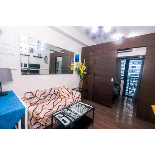 Cozy Crash Pad B Laughter friendly Makati 2271 Gym Swim Park 300