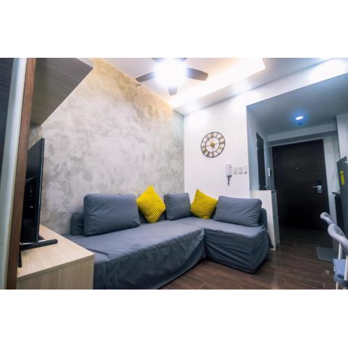Cozy Crash Pad C Laughter Makati 2272 Swim Gym Park Internet 300