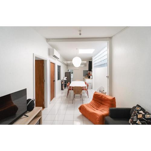 Cozy home near old town and airport