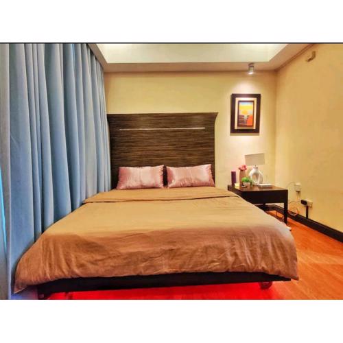 Cozy Hotel Room with Bath Tub and Free Pool Access