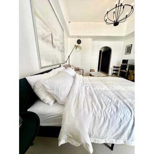 Cozy Laura at ACE Plaza