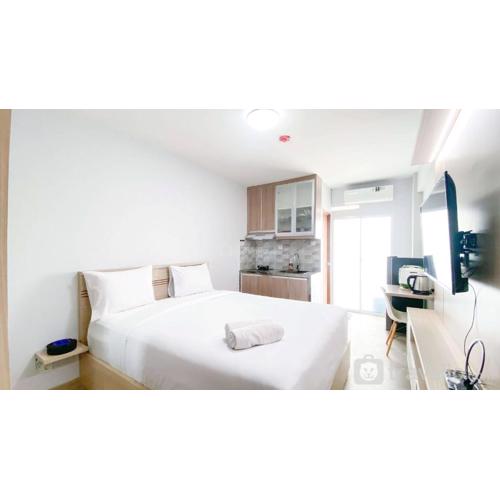 Cozy Living and Homey Studio Room Cinere Resort Apartment By Travelio