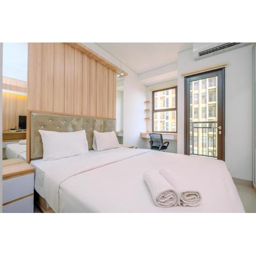 Cozy Living and Homey Studio Transpark Cibubur Apartment By Travelio