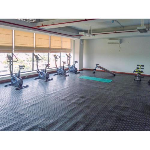 Cozy Living and Minimalist Studio Dave Apartment By Travelio