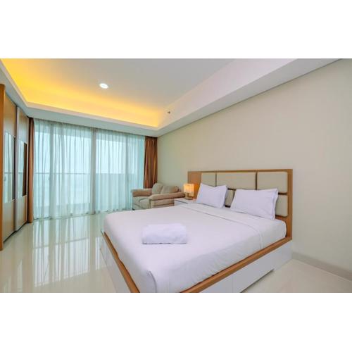 Cozy Living and Spacious Studio at 28th Floor Kemang Village Apartment By Travelio