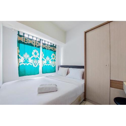 Cozy Living and Tidy 2BR Serpong Greenview Apartment By Travelio