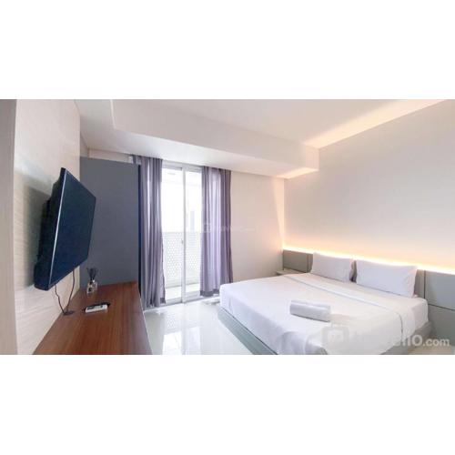 Cozy Living and Warm Studio Apartment at West Vista By Travelio