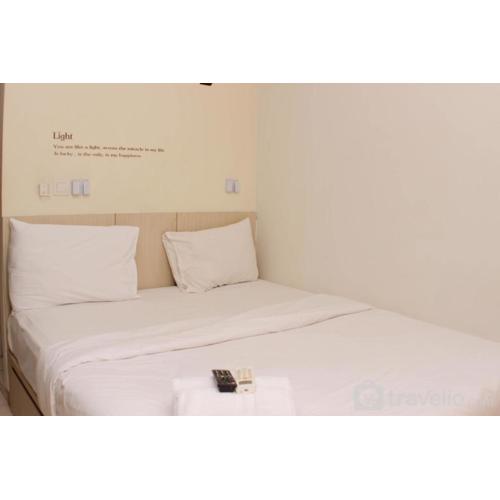 Cozy Living Studio Room at Springlake Summarecon Bekasi Apartment By Travelio