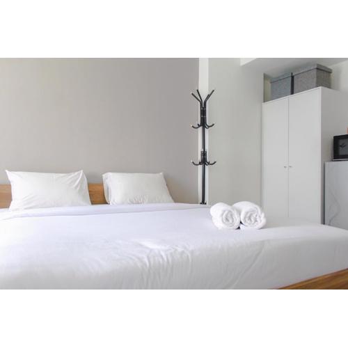 Cozy Living Studio Room at Urbantown Serpong Apartment By Travelio