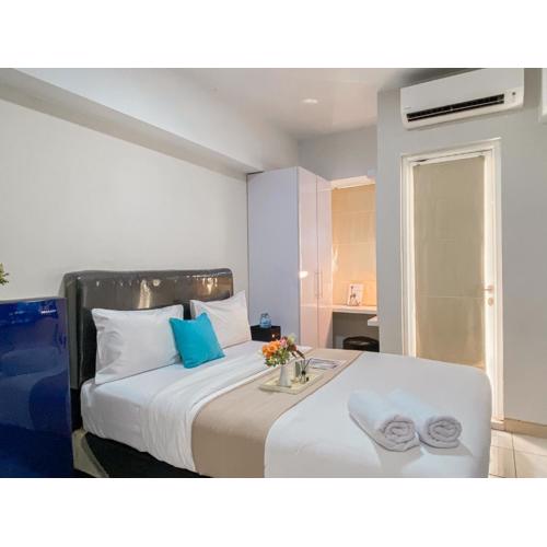 Cozy Living Studio with Direct Access to Pool and Gym at Springlake Summarecon Bekasi By Travelio