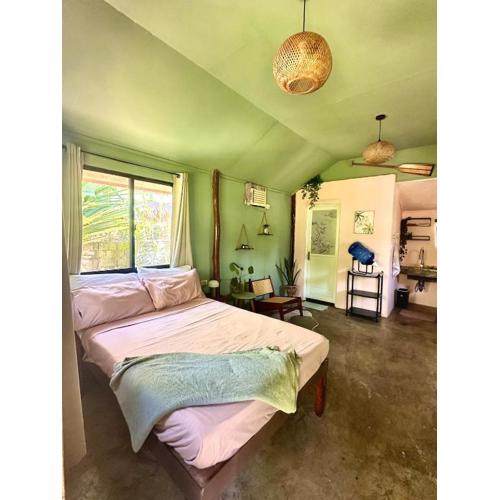 Cozy local style house only 1 min to the beach