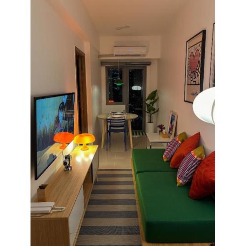 Cozy Mid-Century Condo with a Skyline View