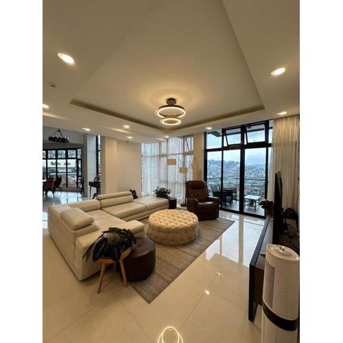 Cozy Modern 3BR Penthouse near Burnham with AC Wifi Netflix